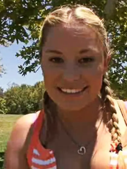 Blonde girlie nice ass