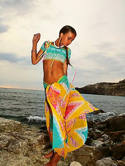 Milena D takes her sexy bikini off by the ocean and shows her pe