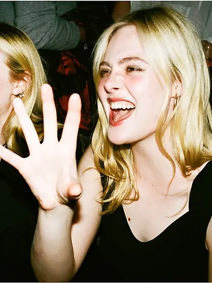 Dakota Fanning and Elle Fanning