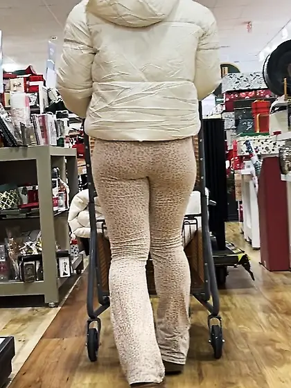 Hot Rich Blonde Pawg Spandex