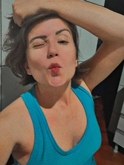 Priscila with her family and friends from Maringa