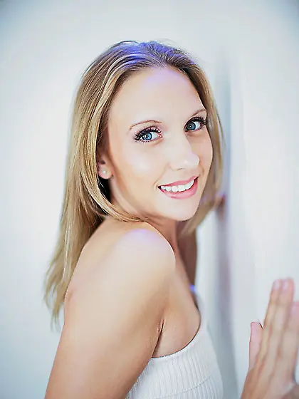 Skinny blonde doll Delaney Allure shows her nude pussy and does