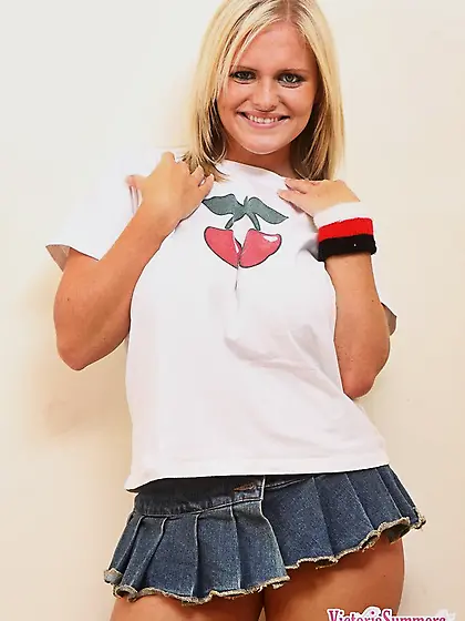 Alluring babe teases smoking