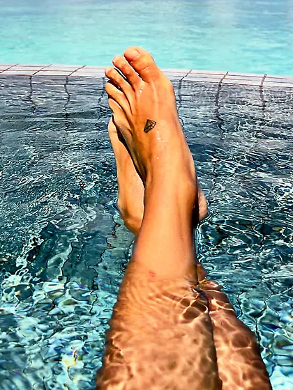 Voyeur Teen feet foot barefeet barefoot toes soles