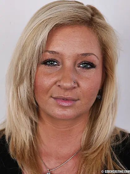 Shaped matured blonde bouncy