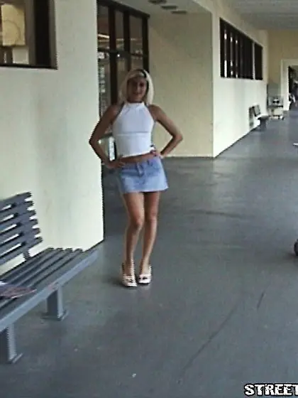 Foxy blonde slut Skyler Haze gets down on her knees and gives he