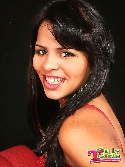 Brunette tranny in sexy red lingerie