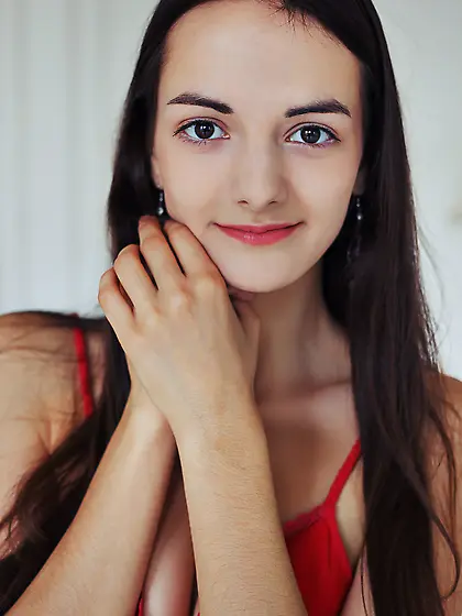 Adorable teen with a sweet little pussy wants to show off