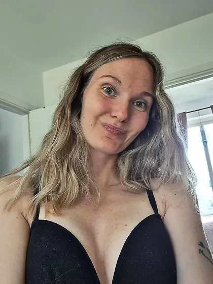 Josefin shows her petite body for you