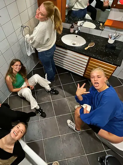 Toilet hotties