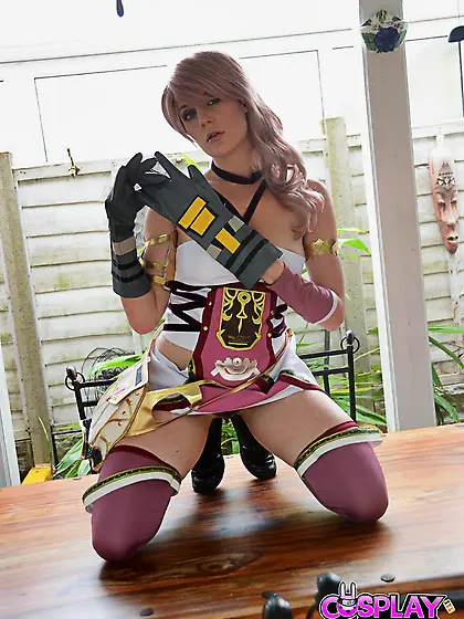 Knees shows intricate outfit