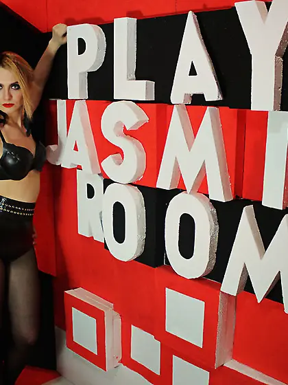 White couple denlina live