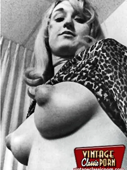 Sexy vintage babes showing