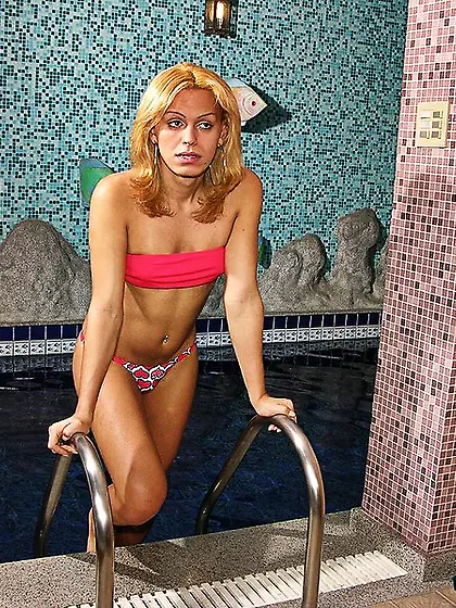 Crys de Mullg needs a pussy provider