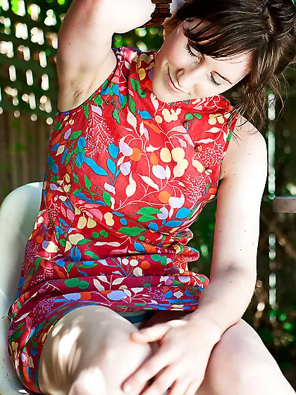 Finishing an excellent day horny female invites photographer to