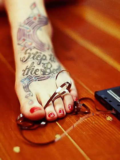 Tattooed blonde babe Lynn Pops strips and teases us with her fuc