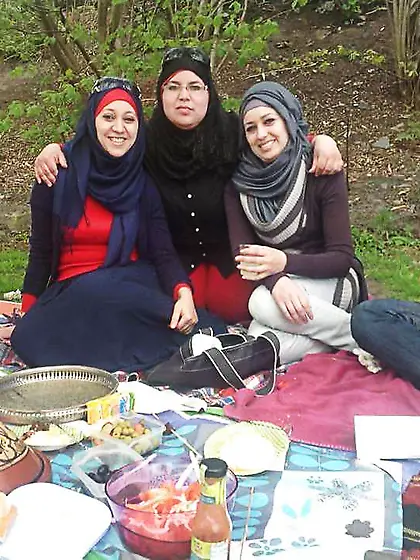 Samira la grosse chienne de belgique aime la bonne baise