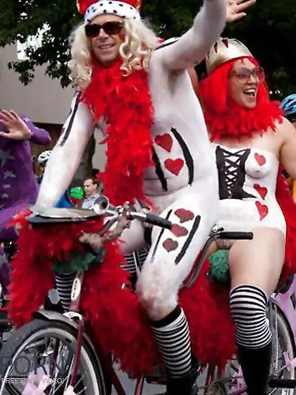 Bare Painted Gals in Public Fetish Gallery