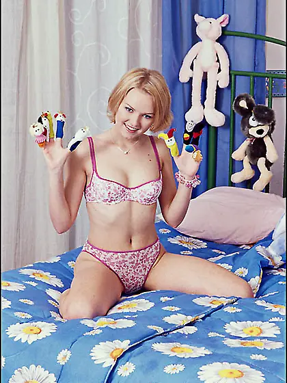 Pink dildo of kinky gal Lussi jumps in and out of her hungry and