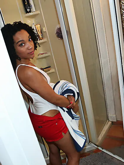 Kinky amateur brunette