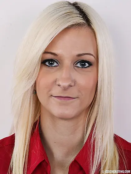 Blonde temptress real pretty