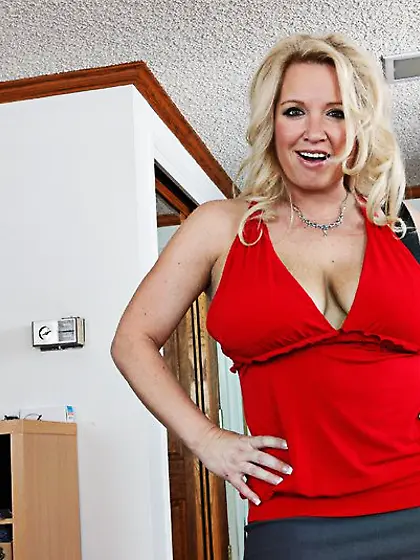 The lusty big titted milf Rachel Love getting the unreal pleasur