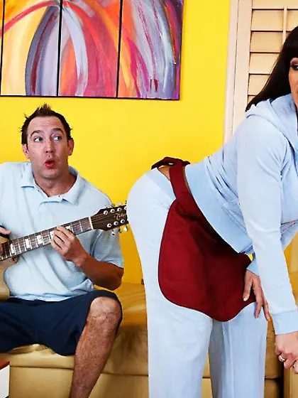 Sex crazed milf housewife Lisa Ann blows cock and beads her mois