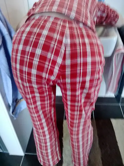 Unaware milf wife hidden pics