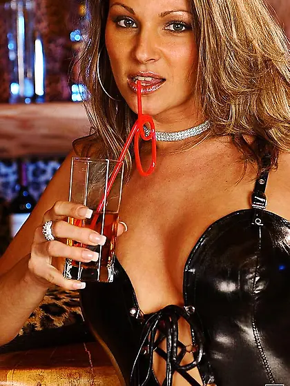 Caroline Cage strips her slutty black corset and shows us her fa