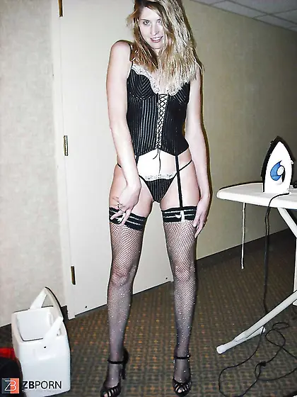 Amateurs In Ebony Tights