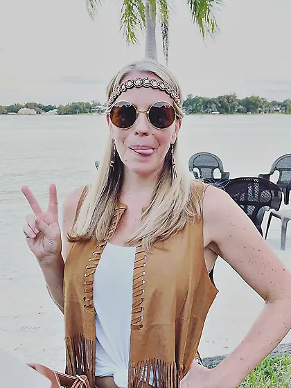 Leslie showing off her nice tits on spring break