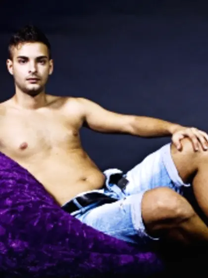 Brunette colbyc perform close