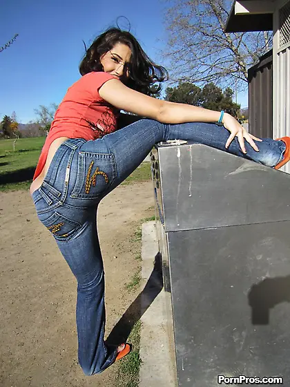 Hot teen babe Allie Jordan get fucked in her pussy and mouth by