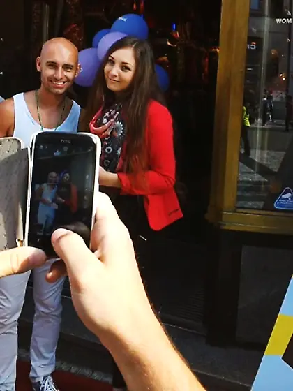 Hot brunette chick spreads