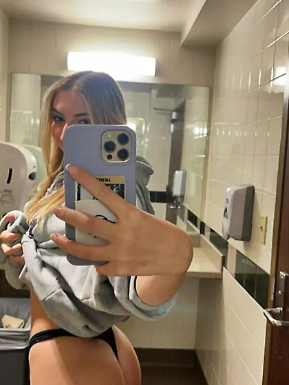 college girl selfies