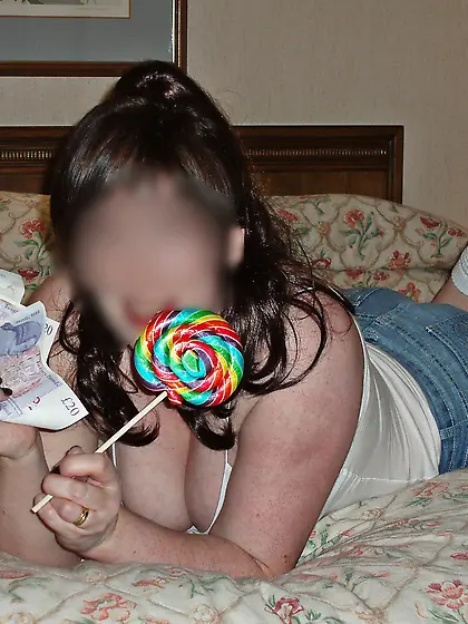 White Trash Whore - MILF Slut Stephanie - SizeQS