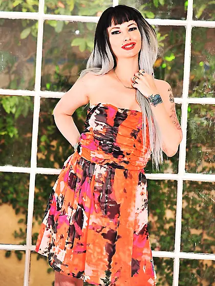 Red-lipped busty chick red