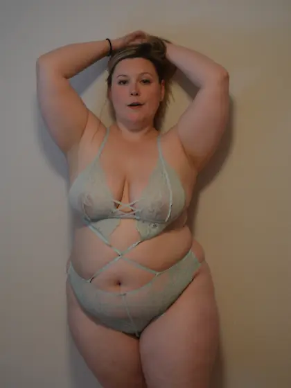 Cheating Slutty BBW wife loves to pose
