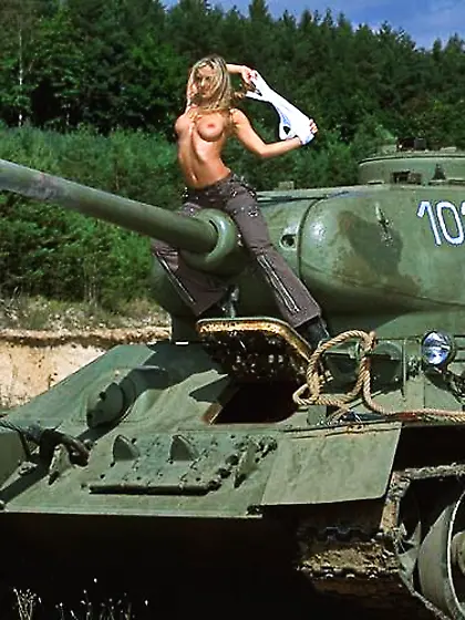 Leggy blonde beauty Silvie Thomas in black boots displays her pe