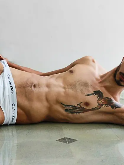 Latin gay TheoMaster like to snapshot