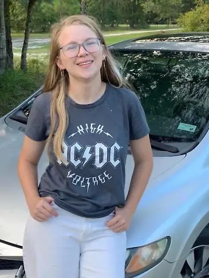 Sexy Slut Sydney is a prom whore…