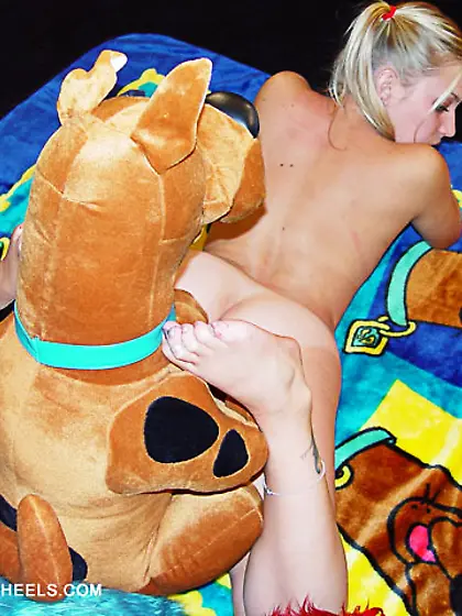 Chastity - Feet,  Scooby and feather