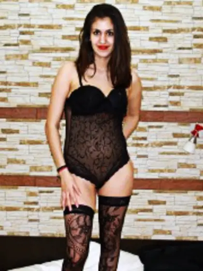 Brunette mariejolie perform anal