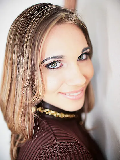 The tender mouth of slutty teen Natalie Allure is wrapping the h