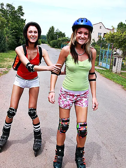 Skating teenage girls fully