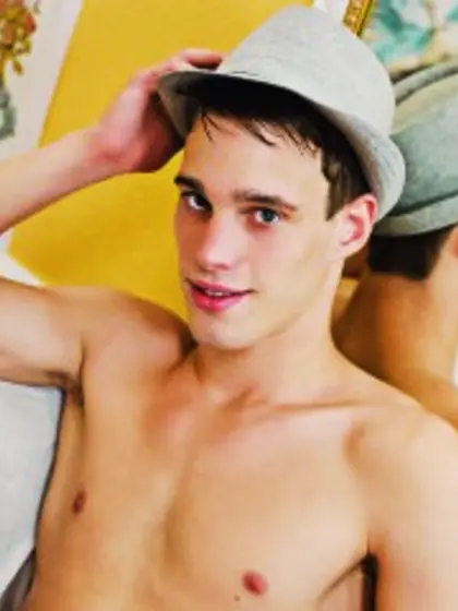 Brunette michel perform anal