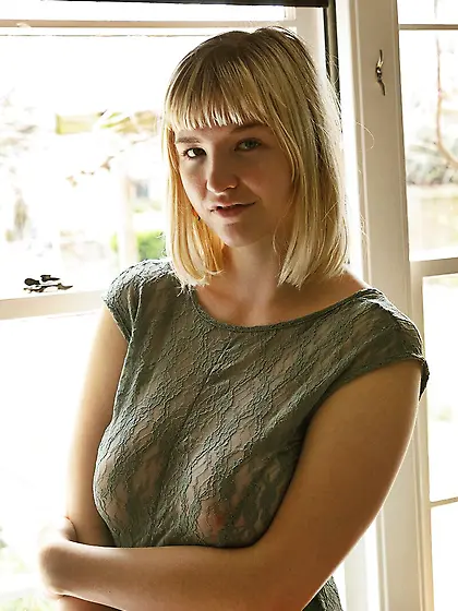 Tiny blonde cooze shows
