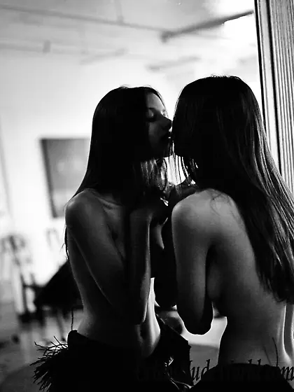 Bruna Lirio Nude