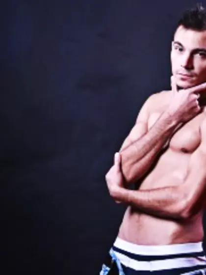 Brunette Kenn Striptease.