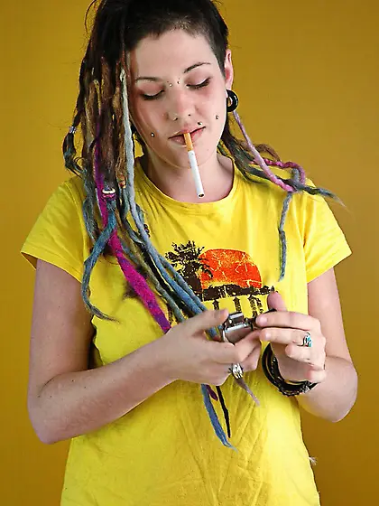 Busty girl dreads smokes